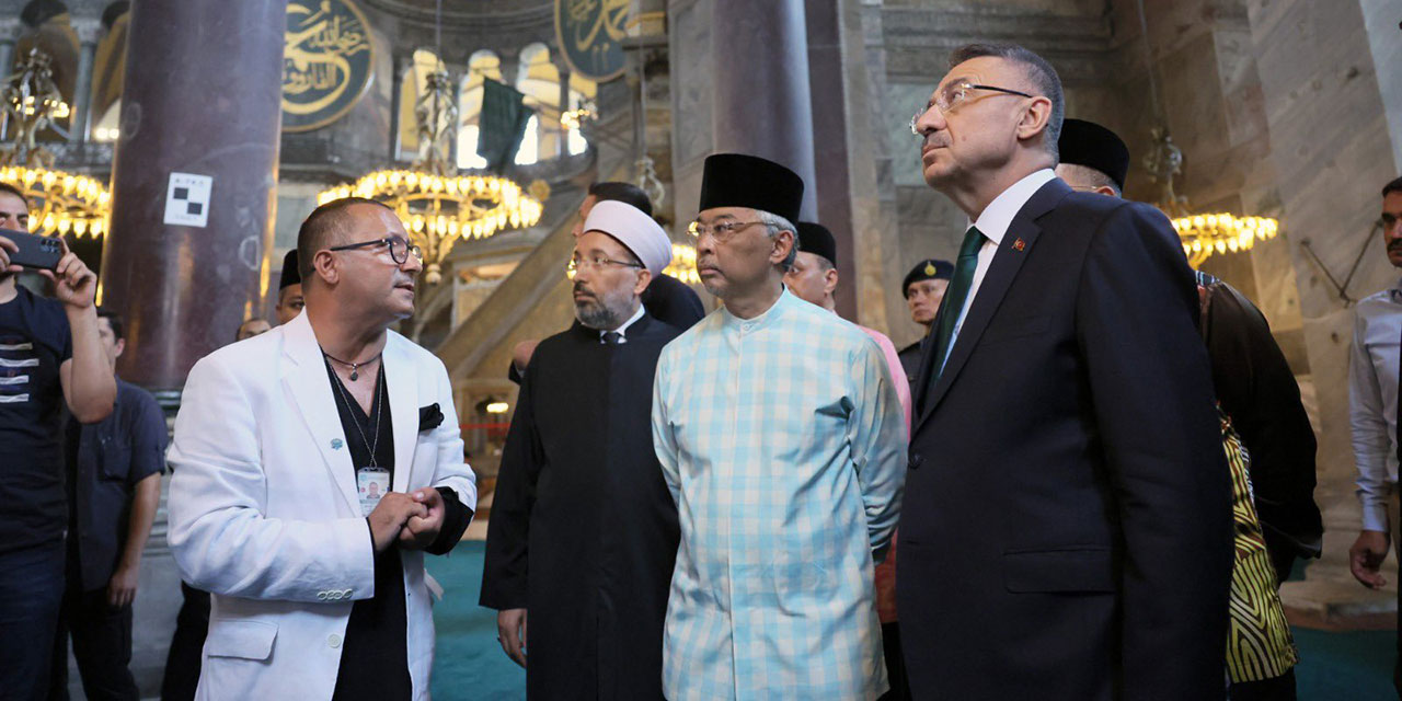 Malezya Kralı Ayasofya'yı ziyaret etti namaz kıldı