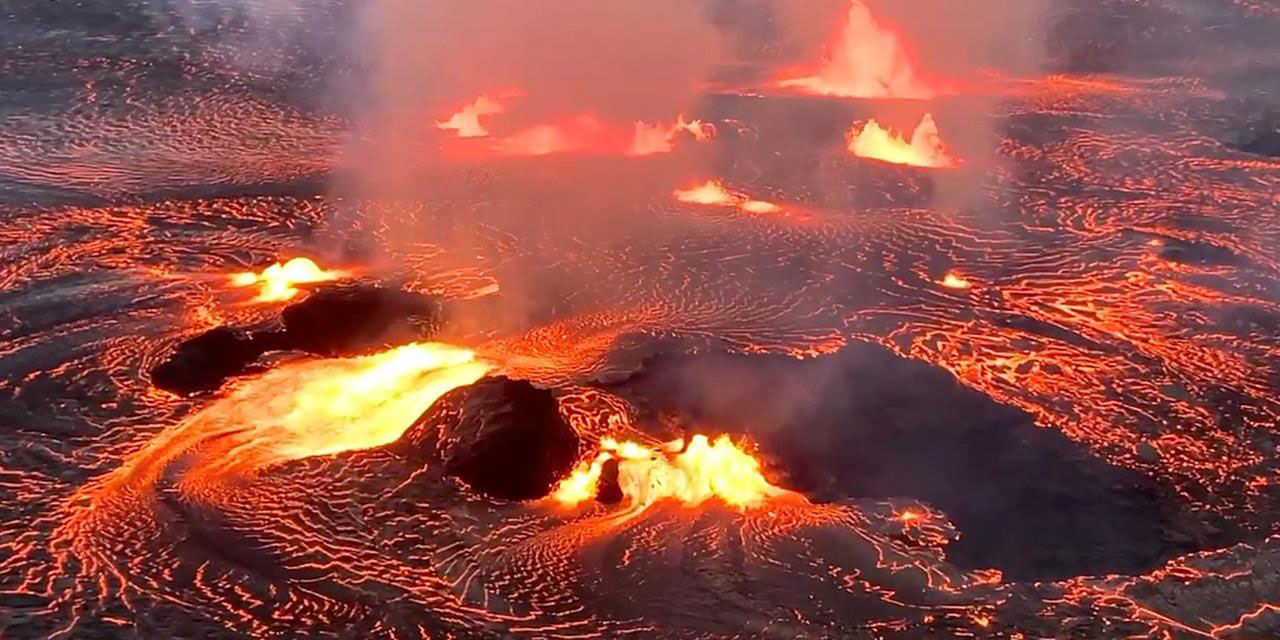 Dünyanın en aktif volkanlarından Kilauea'da tekrar patladı