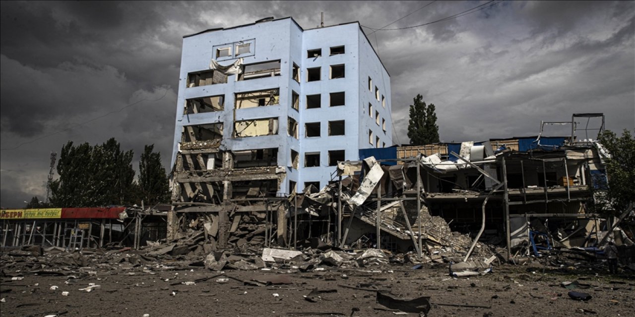 Ukrayna: Rus güçlerinin Mıkolayiv'de bir apartmana düzenlediği saldırıda 5 kişi öldü