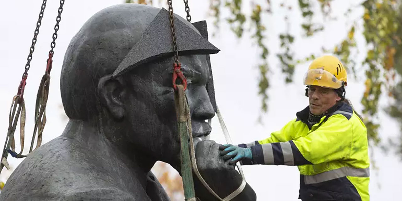 Doğu Avrupa'da Sovyet Birliği'nden kalma heykeller tek tek sökülüyor