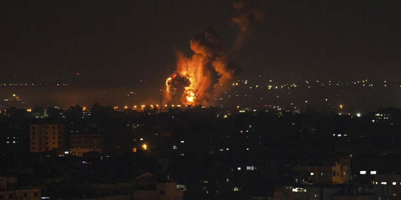 Kahrolası işgalci İsrail, Gazze ve Lübnan’ı bombalıyor
