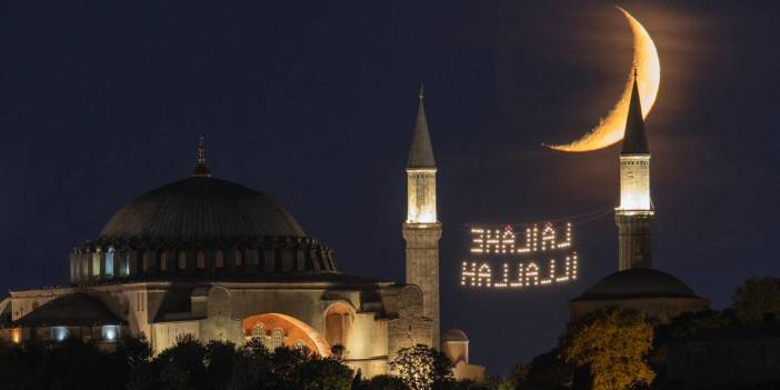 İstanbul, hilal ve Ayasofya-i Kebir Camii Şerifi