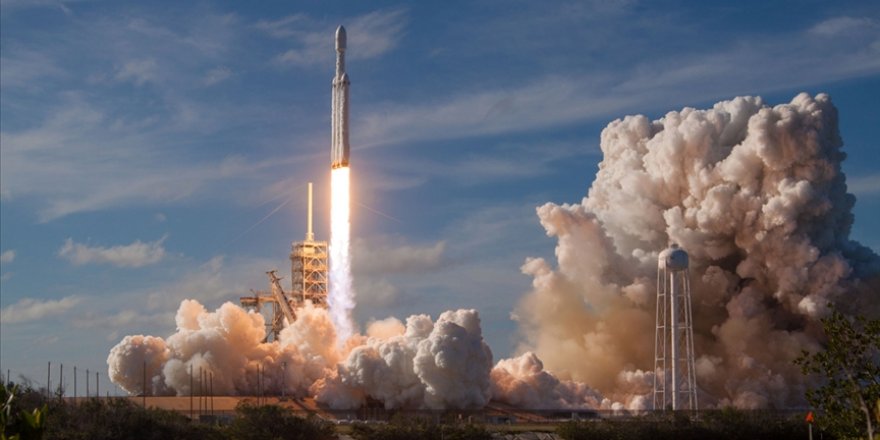 SpaceX'in 40 uydusu jeomanyetik fırtına nedeniyle yörüngeden çıktı