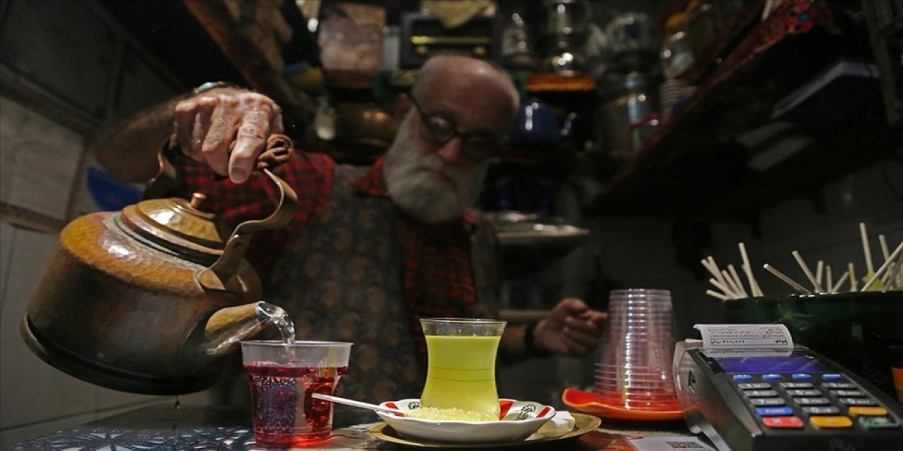 Tahran'da 104 yıllık dünyanın en küçük çayevi