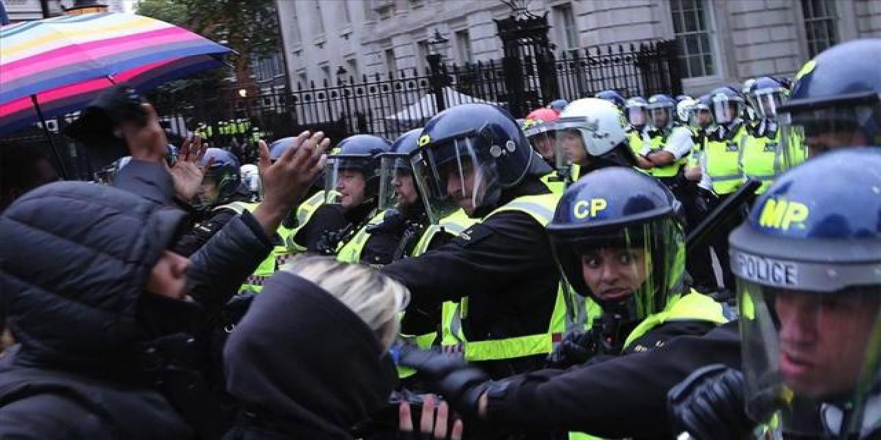 İngiltere'de polis şiddeti raporu: Orantısız güç kullanımında en çok siyahiler hedef oldu