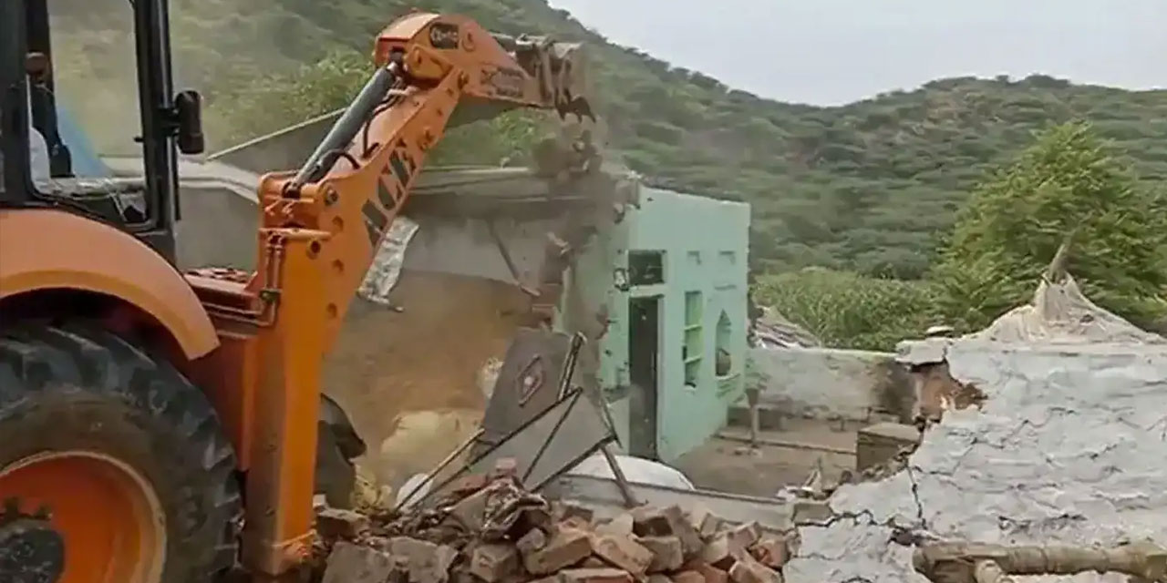 Hindu yönetim, yüzlerce Müslümanın evini yıktı